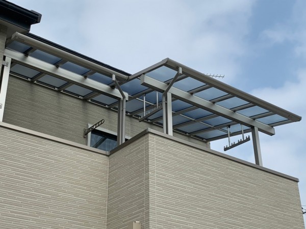 川越市小室　テラス屋根・屋外用物干しの設置(ウォールエクステリア)サムネイル