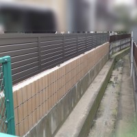 川越市小仙波の目隠しフェンス設置工事の様子のサムネイル