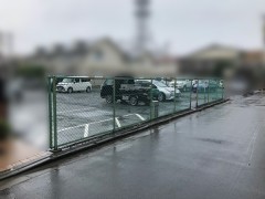 【所沢市 緑のフェンス】駐車場のネットフェンス張替え工事サムネイル